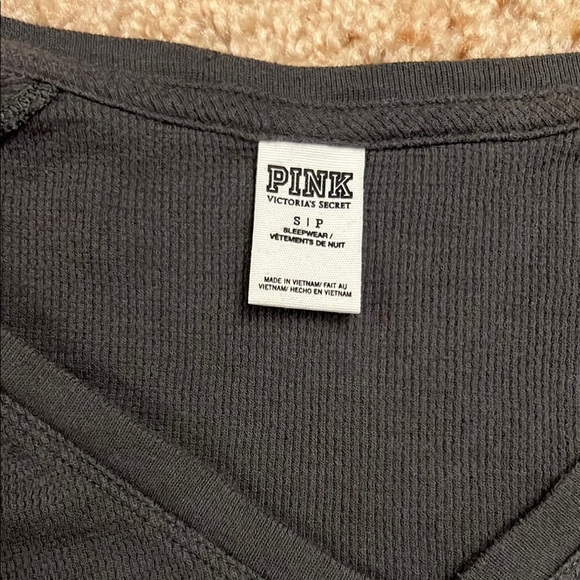 PINK Victoria's Secret Women's Gray Long Sleeve Top - Picture 2 of 4